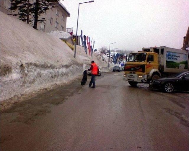 G&uuml;n&uuml;birlik Ziyaret&ccedil;iler Uludağ&rsquo;ı &Ccedil;&ouml;pl&uuml;ğe &Ccedil;eviriyor 2