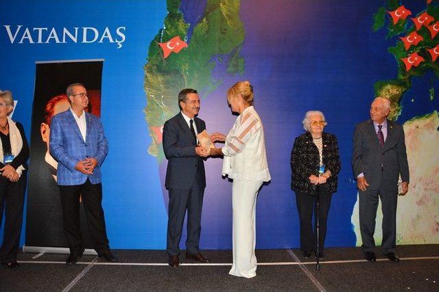 Başkan Ataç’a ’örnek Kıdemli Vatandaş’ Ödülü Verildi