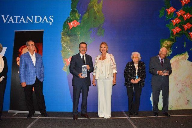 Başkan Ataç’a ’örnek Kıdemli Vatandaş’ Ödülü Verildi