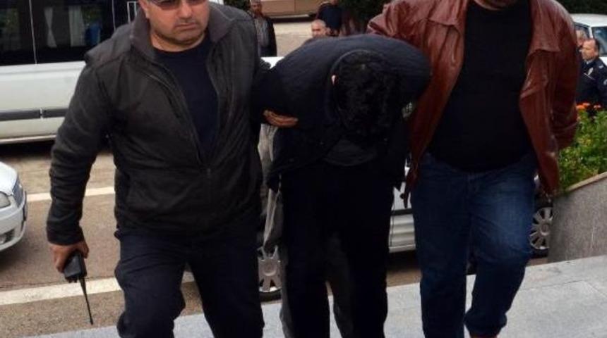 &Ccedil;ift&ccedil;inin 10 Bin Lirasını &Ccedil;alanlar Yarım Saatte Yakalandı