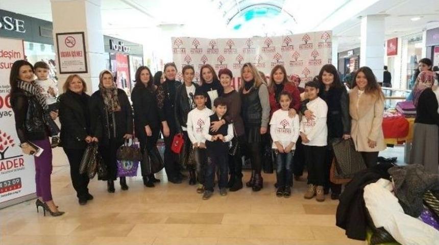 Talesemi Hastası &Ccedil;ocuklara Karne Hediyesi İ&ccedil;in Kermes