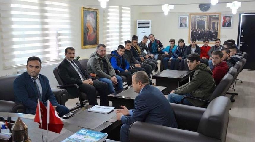 Bitlis İl &Ouml;zel İdaresinden Sporculara Kıyafet Desteği