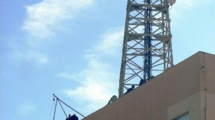 Telekom İl M&uuml;d&uuml;rl&uuml;ğ&uuml; Binasının &Ccedil;atısı Onarılıyor