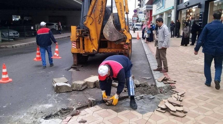 Körfez Belediyesi, Trafiğe Engel Olan Otobüs Duraklarını Genişletiyor