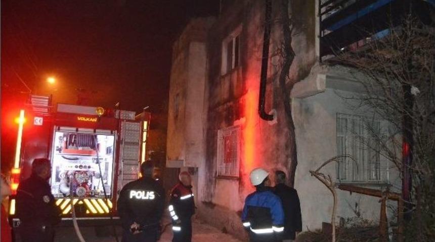 Kozan&rsquo;da Ev Yangını