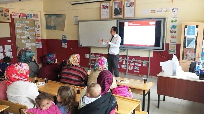 Hisarcık’ta 1 Ve 5. Sınıf Öğrenci Velilerine Yeni Müfredat Tanıtıldı