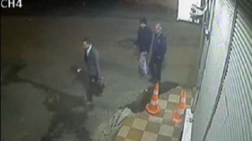 Babalarını &Ouml;ld&uuml;r&uuml;p, Halıya Sarıp Yol Kenarına Attılar