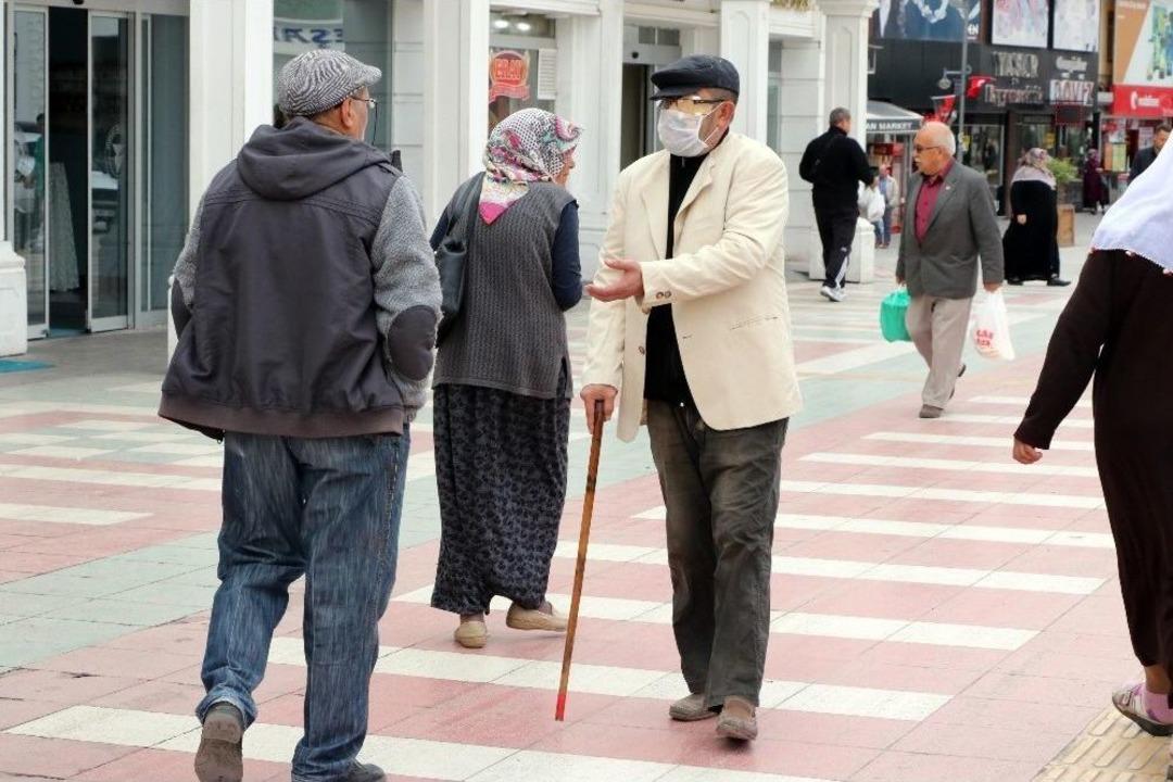 Dilenci Kılığına Giren Zabıta Yarım Saatte 32 Lira Para Topladı
