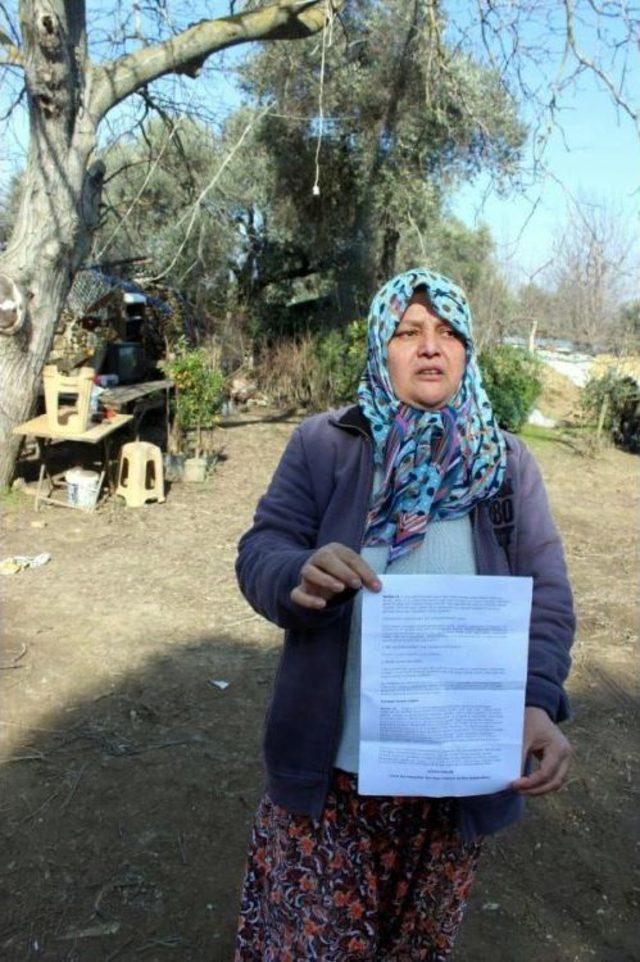 İlhami &Ouml;ğretmen Benzinle &Ccedil;atıya &Ccedil;ıkıp Barakasını Yıktırmadı 2