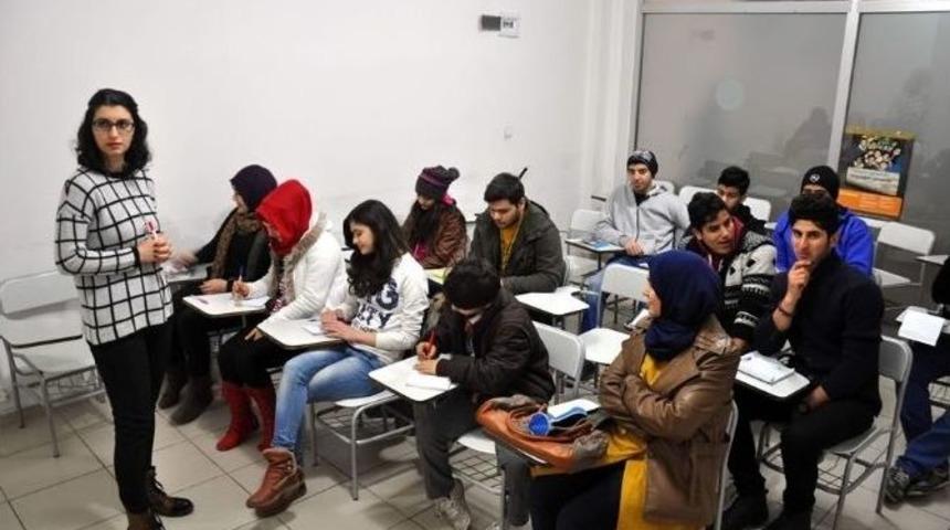 Iraklılara Sym&rsquo;de T&uuml;rk&ccedil;e Dersi Veriliyor