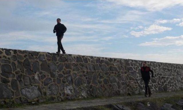 &Ccedil;evreyi Rahatsız Etti, Gelen Polislere Zor Anlar Yaşattı 2