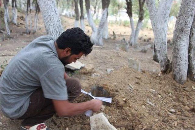 3 Aylık Bebeklerini Kaybeden Suriyeli Aile Doktorları Su&ccedil;ladı 3