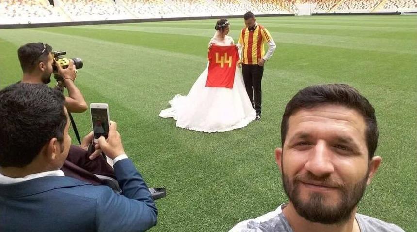 D&uuml;ğ&uuml;n Fotoğraflarını Stadyumda &Ccedil;ektirdiler