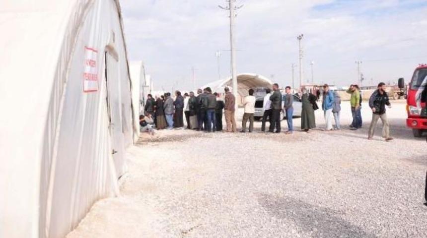 Ak&ccedil;akale'de Suriyeliler'e Kaban Ve Battaniye Dağıtıldı