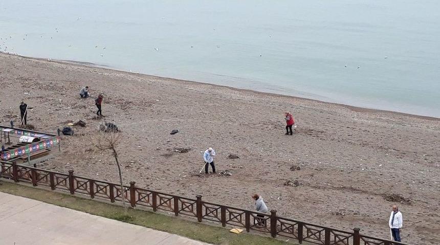 Vatandaşlar Plajı Temizlediler