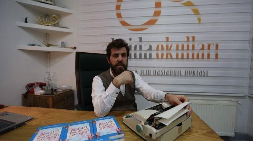 Siri&rsquo;ye Kitap Yazdırdı