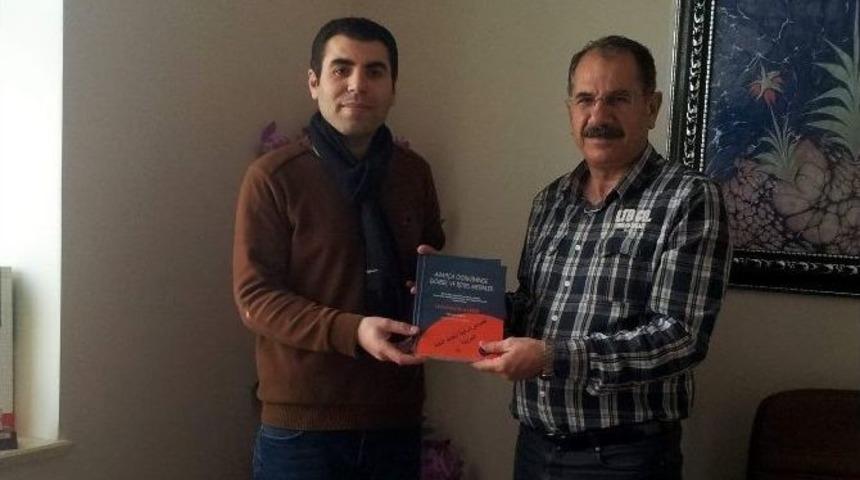 Suriyeli M&uuml;lteciden Kaynak Kitap