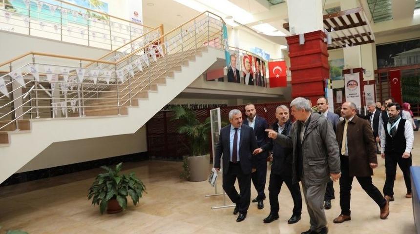 Başkan Karaosmanoğlu K&ouml;rfez&rsquo;i Gezdi