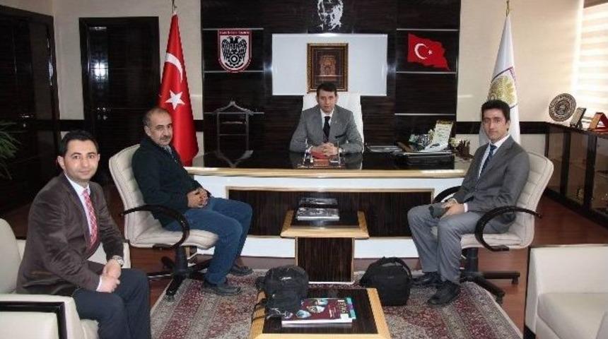 Fotoğraf Sanat&ccedil;ıları Derneği&rsquo;nden, Ayhan&rsquo;a Ziyaret