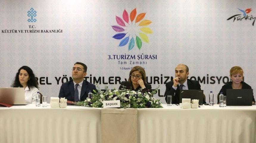 Yerel Y&ouml;netimler Ve Turizm Komisyonu Fatma Şahin Başkanlığında Toplandı