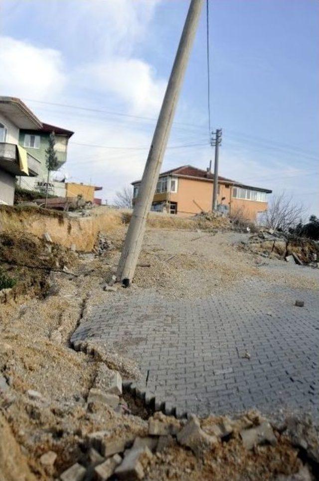 (&ouml;zel Haber) Yalova&rsquo;da Toprak Kayması Evlerin Duvarını &Ccedil;atlattı 2