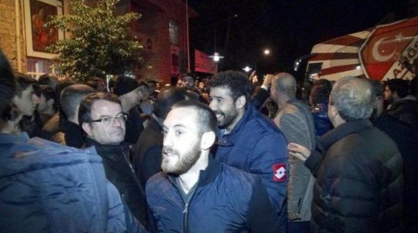 Taraftarlardan 'elazığspor'a Sahip &Ccedil;ıkın' Y&uuml;r&uuml;y&uuml;ş&uuml;