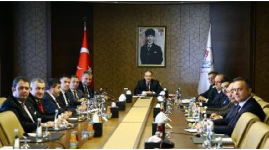 Bakan &Ccedil;ağatay Kılı&ccedil;, Beşiktaş Y&ouml;netimi&rsquo;ni Kabul Etti