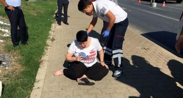 Tur Minibüsü Kaza Yaptı: 4 Yaralı 1