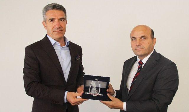 Medical Park İle İzmir Medya Platformu Arasında İndirim Protokolü 1