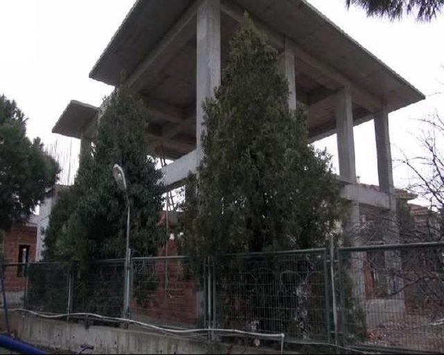 Validebağ Korusu Yanında Yapımına Başlanan Cami Ortaya Çıkmaya Başladı