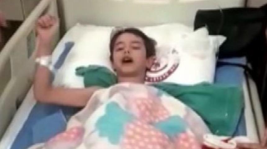 (&ouml;zel Haber) Narkozun Etkisiyle Fenerbah&ccedil;e Marşı S&ouml;yleyen &Ccedil;ocuk Hastaneyi Başına Topladı