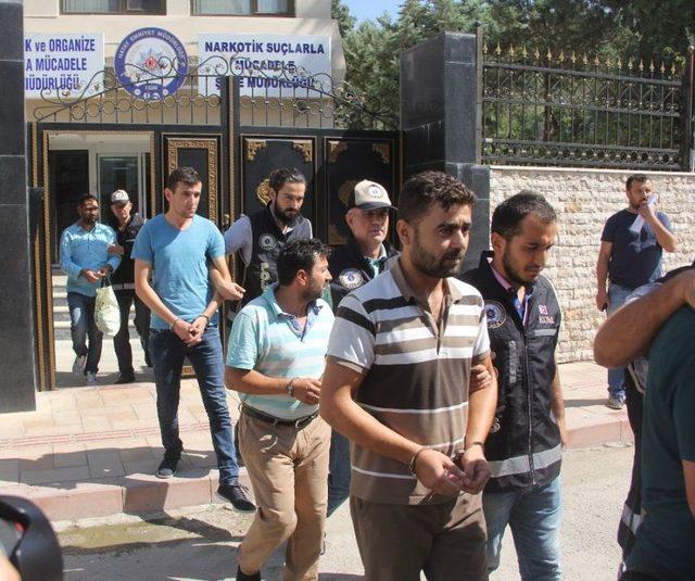 Hatay’da Göçmen Kaçakçılarına Operasyon