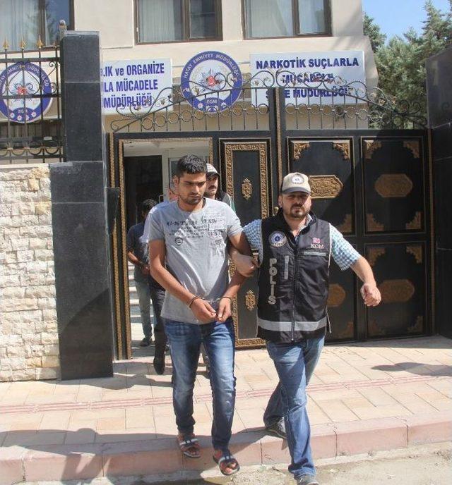 Hatay’da Göçmen Kaçakçılarına Operasyon