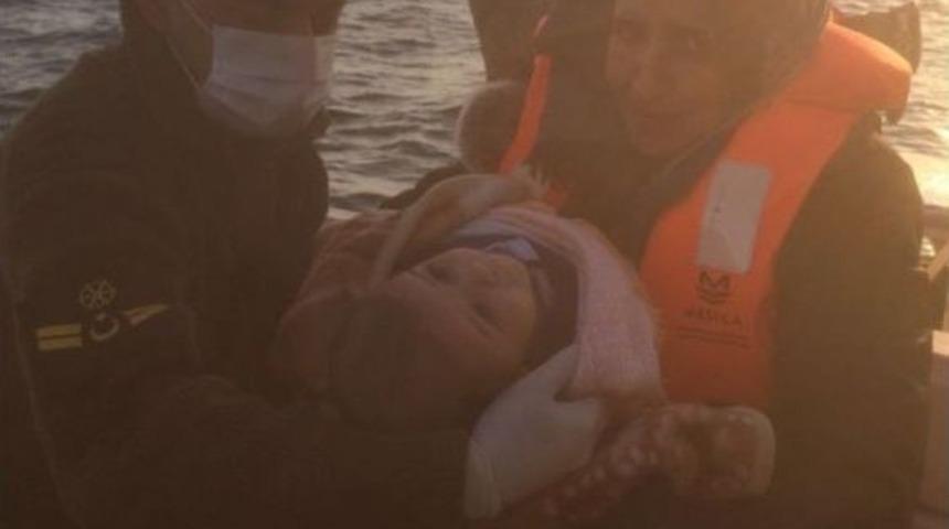 Makine Arızası Yapan Teknedeki Ka&ccedil;aklar, Sahil G&uuml;venlik Ekiplerince Kurtarıldı