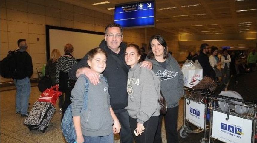 İngiltere&rsquo;ye Acil İniş Yapan Thy U&ccedil;ağı, 4 Saat Gecikmeyle İstanbul&rsquo;da