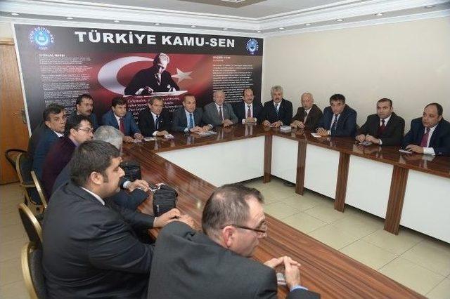 S&ouml;zl&uuml;: "t&uuml;rkiye Kamu Sen, T&uuml;rkiye&rsquo;nin &Ccedil;imentosudur" 1