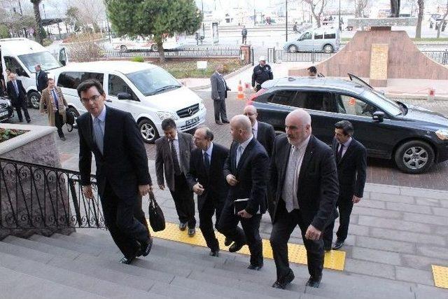 Anzak Heyeti Vali &Ccedil;ınar&rsquo;ı Ziyaret Etti 1
