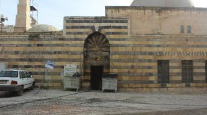 Tarihi Mekanların &Ouml;n&uuml;n&uuml;ne &Ccedil;&ouml;p Konteynırları Yakışmıyor