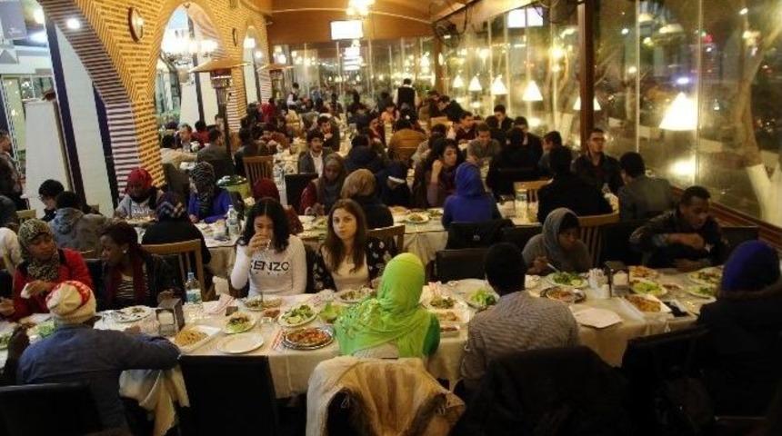 B&uuml;y&uuml;kşehir Belediyesi Yabancı &Ouml;ğrencileri Yalnız Bırakmadı