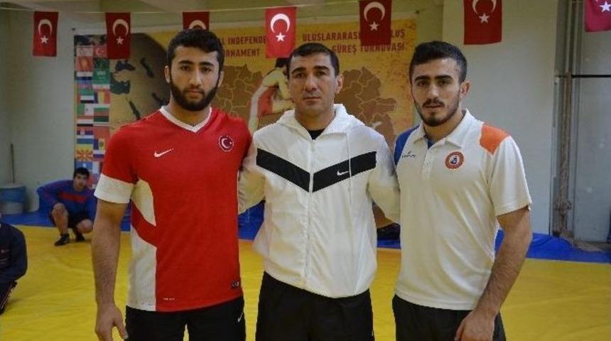 Kahramanmaraşlı G&uuml;reş&ccedil;iler T&uuml;rkiye Şampiyonu Oldu