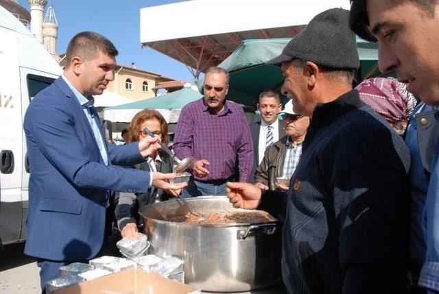 Burdur Belediyesinden Aşure Dağıtımı