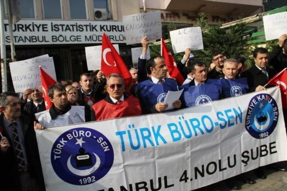 T&uuml;ik Binası &Ouml;n&uuml;nde &lsquo;kadro&rsquo; Eylemi