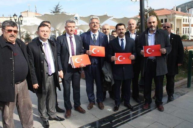 Mhp Tokat’ta Esnafa 2 Bin ‘türk Bayrağı’ Dağıttı