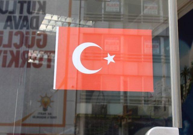 Mhp Tokat’ta Esnafa 2 Bin ‘türk Bayrağı’ Dağıttı