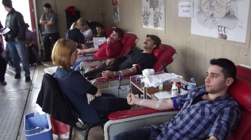 &Ccedil;an&rsquo;dan T&uuml;rk Kızılay&rsquo;ına 54 &Uuml;nite Kan Bağışı