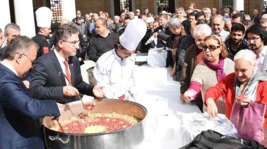 Cumhurbaşkanlığı'nca Selimiye Camii'nde Aşure Dağıtıldı