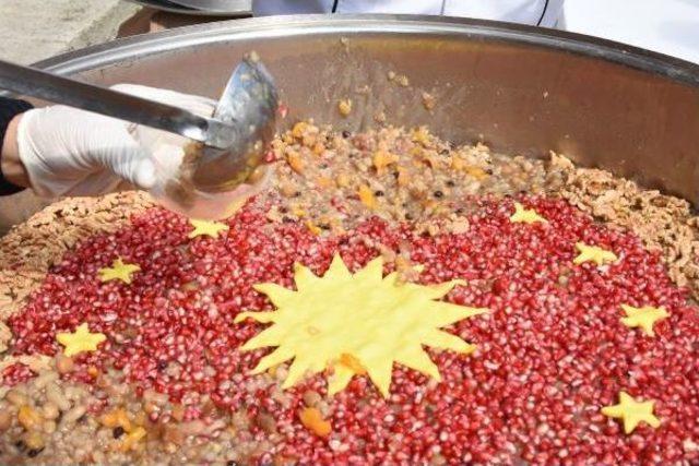 Cumhurbaşkanlığı nca Selimiye Camii nde Aşure Dağıtıldı 1