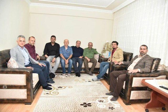 Başkan &Uuml;z&uuml;lmez Hacıları Ziyarete Devam Ediyor 1