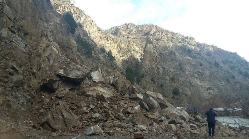 Artvin-ardahan Karayolu’nda Heyelan