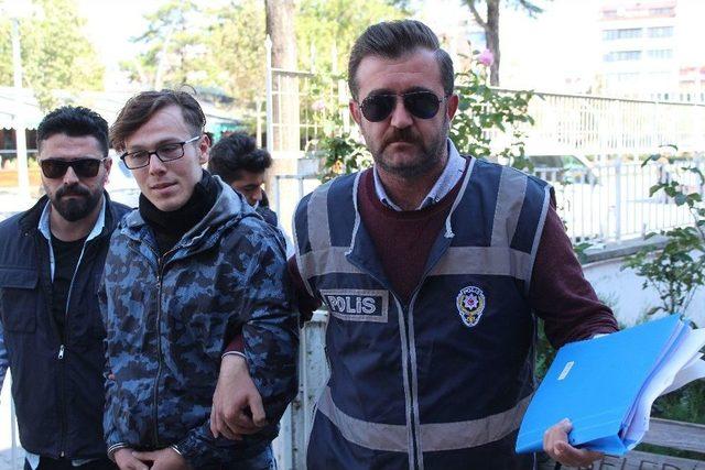 Sosyal Medyada Tartışıp, 16 Yaşındaki Çocuğu Bıçakladı 2